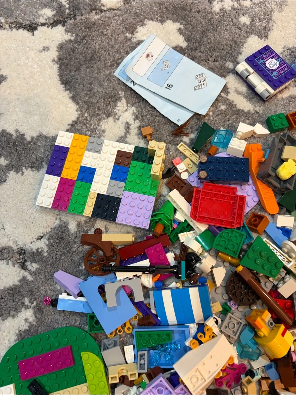 Lego pieces to mixed Disney sets